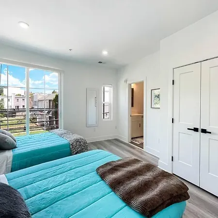 Central Dc Apt , City Skyline View , Close To All